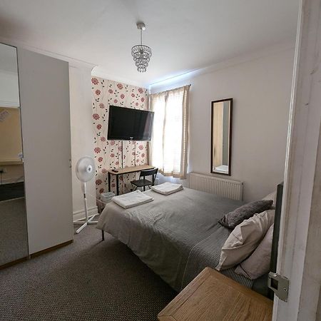 3 Portland Road Leilighet Southall Eksteriør bilde